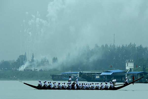 美好乡村-碧波细雨龙舟呈祥.jpg